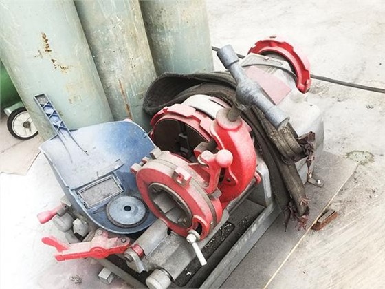 Electric threading machine equipment