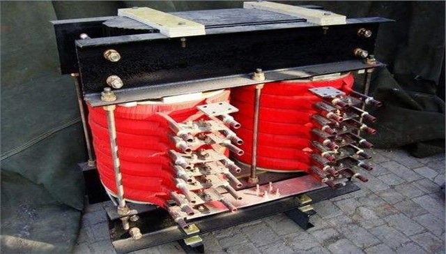 Dedicated smoothing inductor for induction/mid-frequency power s