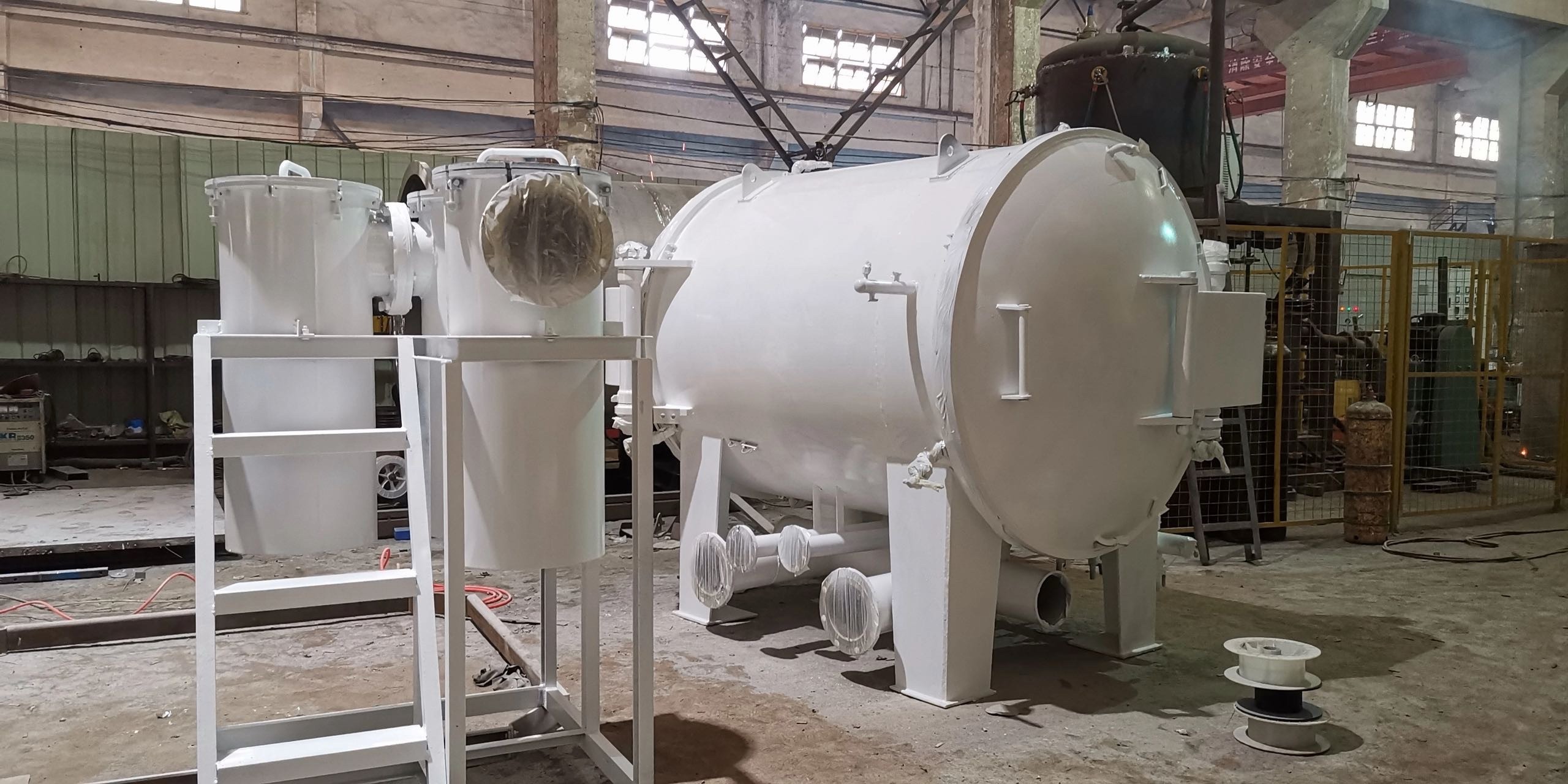 Vacuum or Atmosphere? A Detailed Explanation of the Vacuum System and Slight Positive Pressure Operating Mode for Graphitization Furnaces Vacuum or Atmosphere? A Detailed Explanation of the Vacuum System and Slight Positive Pressure Operating Mode for Graphitization Furnaces